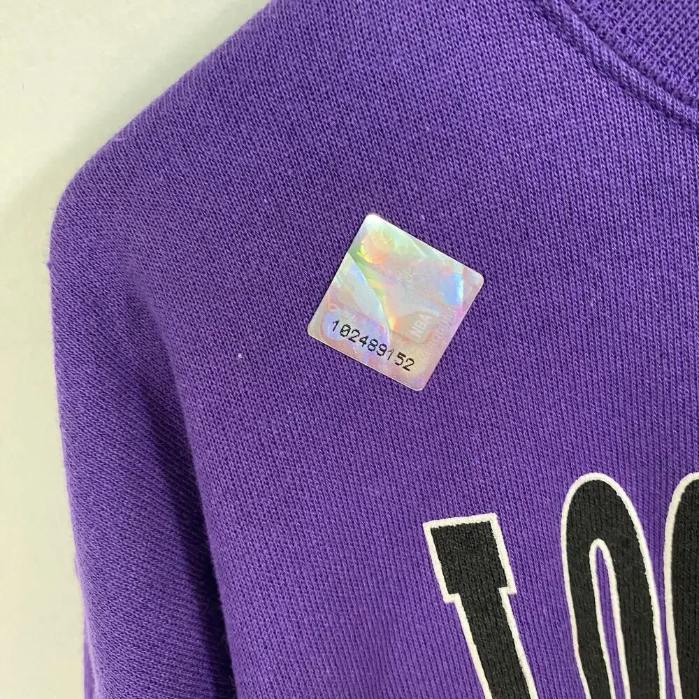 NWT Deadstock women’s vintage Los Angeles Lakers sweatshirt. Size extra large.